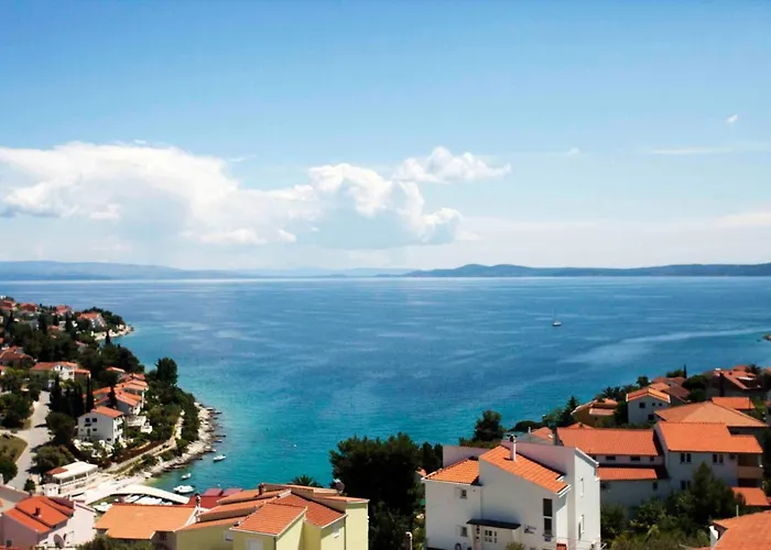Penthouse Christina With Pool - Large Sunny Terrace - Seaview - 250m To And Restaurants - Free Parking - And Ciovo - 15 Minutes To Airport Trogir