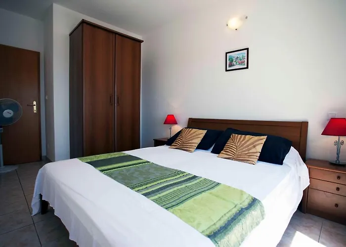 Penthouse Christina With Pool - Large Sunny Terrace - Seaview - 250m To And Restaurants - Free Parking - And Ciovo - 15 Minutes To Airport Apartment *