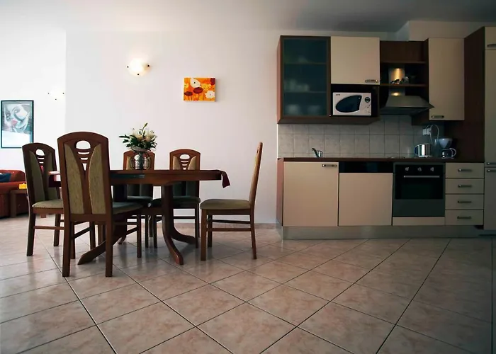 Penthouse Christina With Pool - Large Sunny Terrace - Seaview - 250m To And Restaurants - Free Parking - And Ciovo - 15 Minutes To Airport *