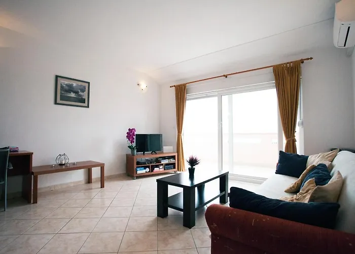 Penthouse Christina With Pool - Large Sunny Terrace - Seaview - 250m To And Restaurants - Free Parking - And Ciovo - 15 Minutes To Airport * Trogir