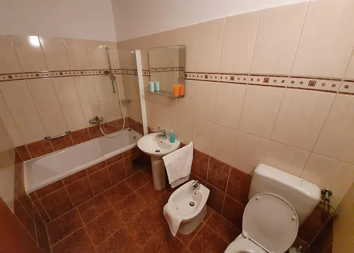 Penthouse Christina With Pool - Large Sunny Terrace - Seaview - 250m To And Restaurants - Free Parking - And Ciovo - 15 Minutes To Airport * Trogir
