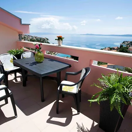 Penthouse Christina With Pool - Large Sunny Terrace - Seaview - 250m To And Restaurants - Free Parking - And Ciovo - 15 Minutes To Airport شقة *