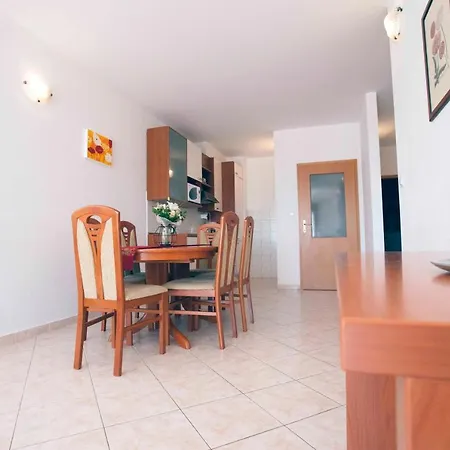 شقة Penthouse Christina With Pool - Large Sunny Terrace - Seaview - 250m To And Restaurants - Free Parking - And Ciovo - 15 Minutes To Airport