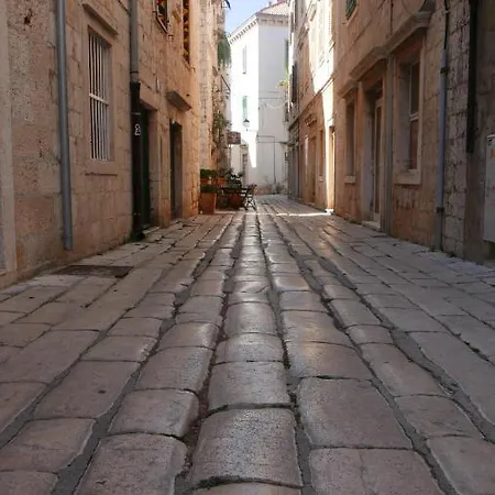 Penthouse Christina With Pool - Large Sunny Terrace - Seaview - 250m To And Restaurants - Free Parking - And Ciovo - 15 Minutes To Airport شقة